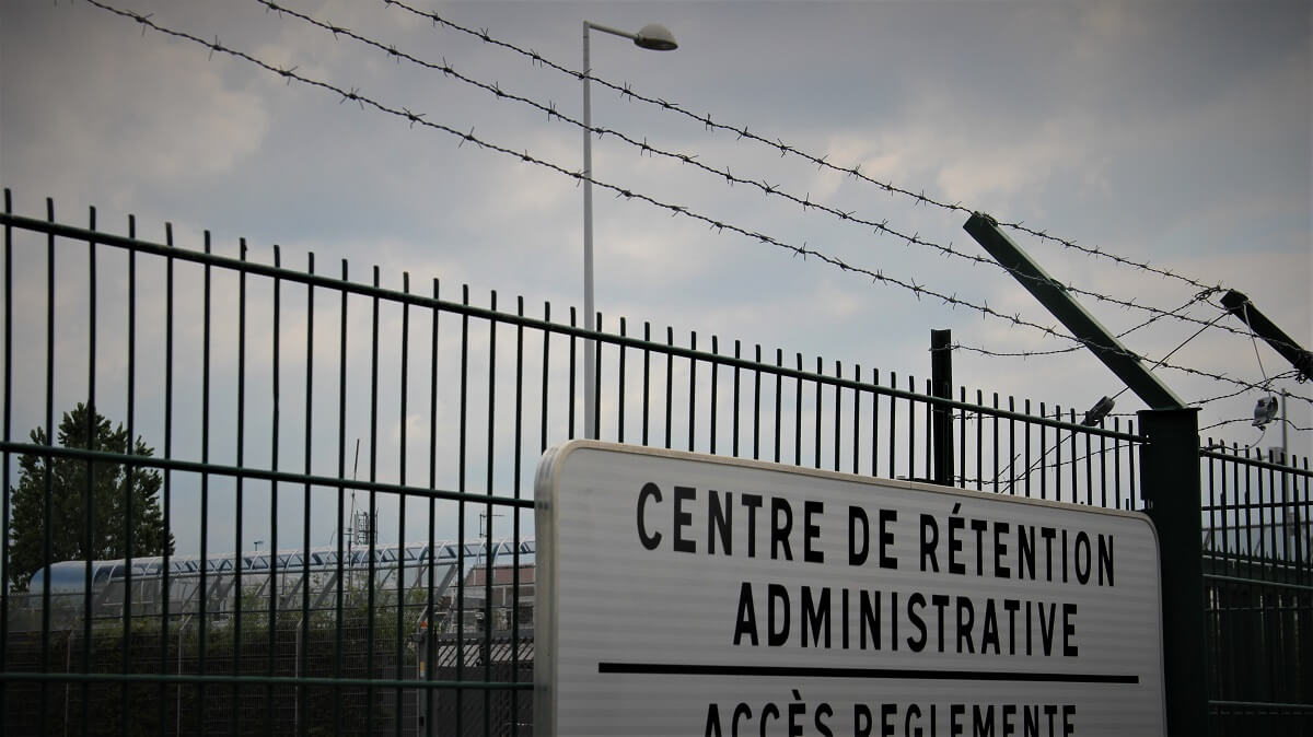 Inconstitutionnalité du maintien à disposition de la justice des étrangers pendant 24 heures