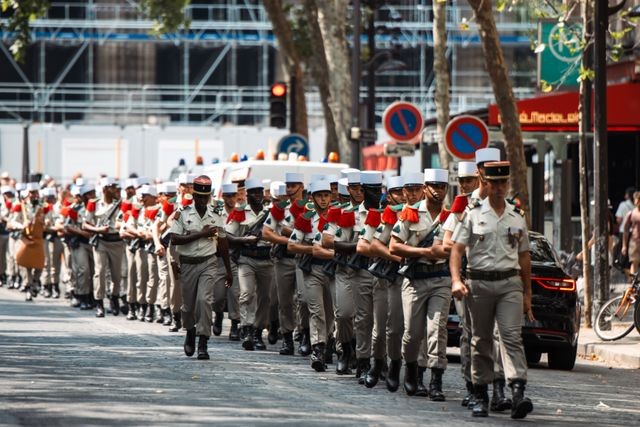 Radiation disciplinaire d’un lieutenant-colonel complaisant du IIIème Reich : contrôle du juge des référés sur la sanction la plus grave applicable à un militaire