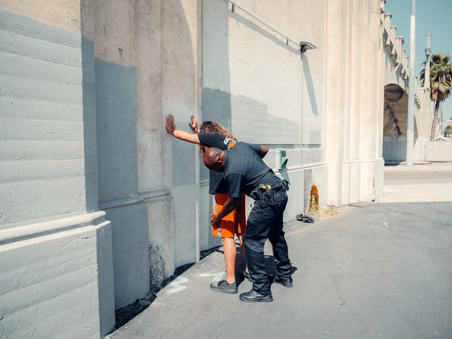 Fouilles intégrales systématiques et interdiction des traitements inhumains et dégradants