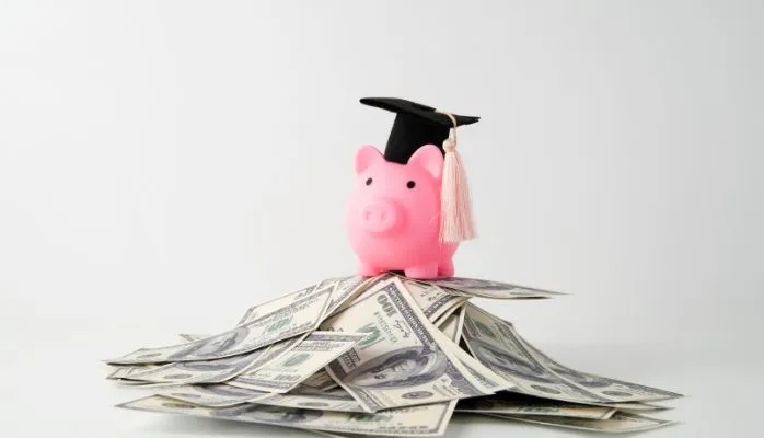 Revenu minimum étudiant : tout savoir sur cette aide à laquelle votre enfant a peut-être droit		 		